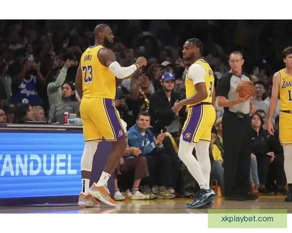 NBA历史首例父子同场助攻 布朗尼接詹姆斯传球命中三分